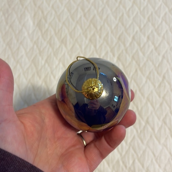 Li Bien Christmas glass ball ornament, dove of peace, “peace, love, joy” 2001 - Picture 5 of 6